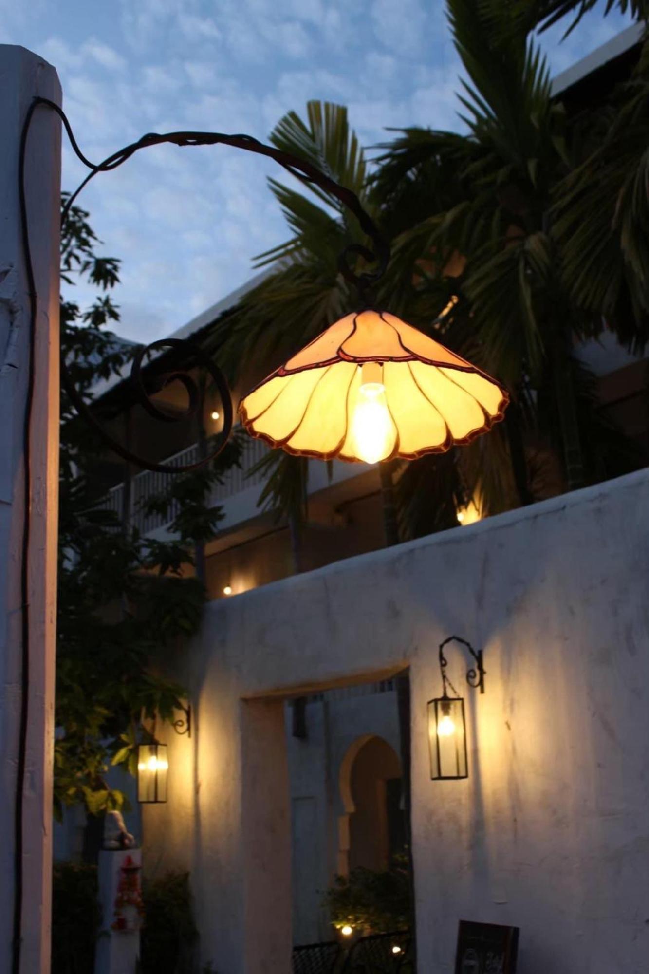 Hotel De Lit Ubon Ratchathani Exterior foto