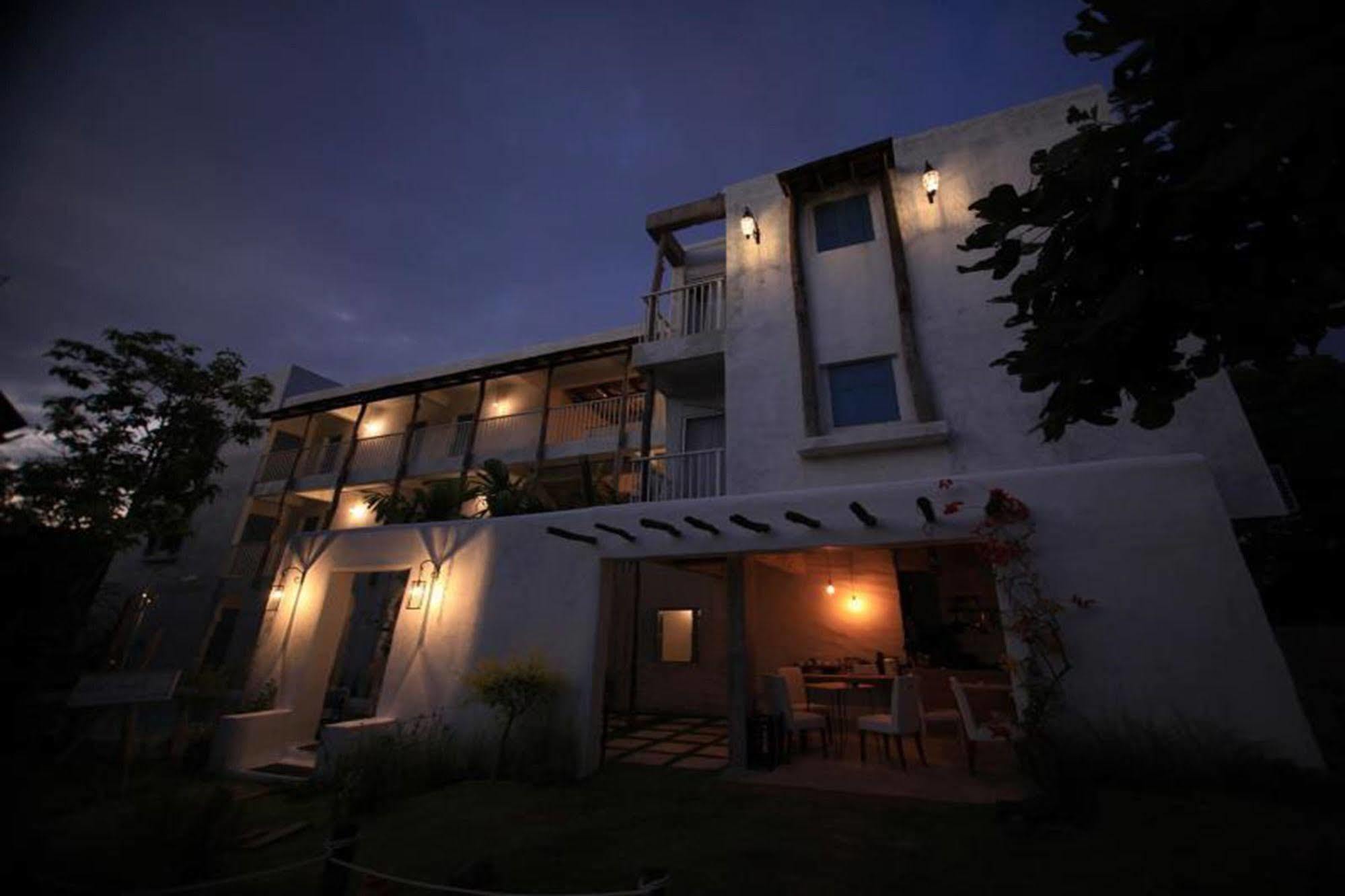 Hotel De Lit Ubon Ratchathani Exterior foto